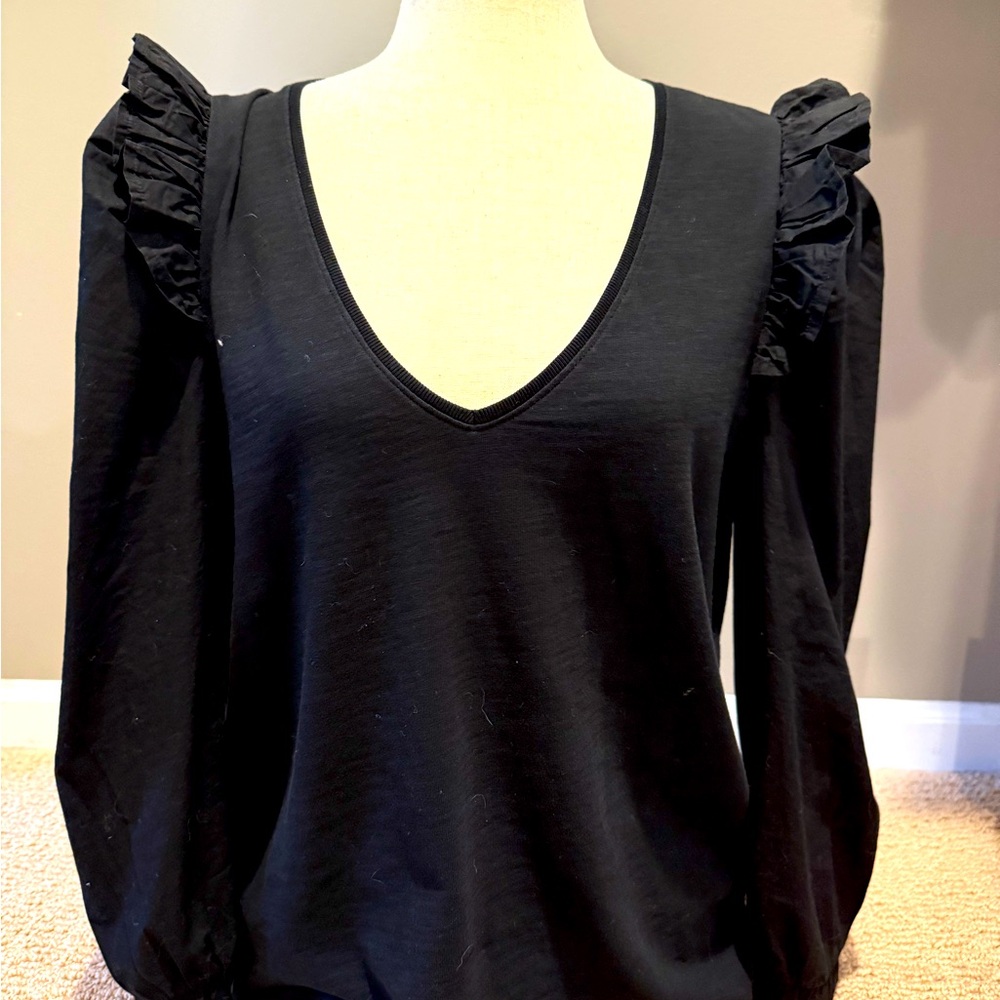 Long sleeve V-neck tee with ruffle puff sleeves